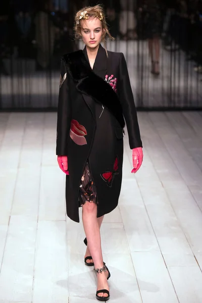 Look 2